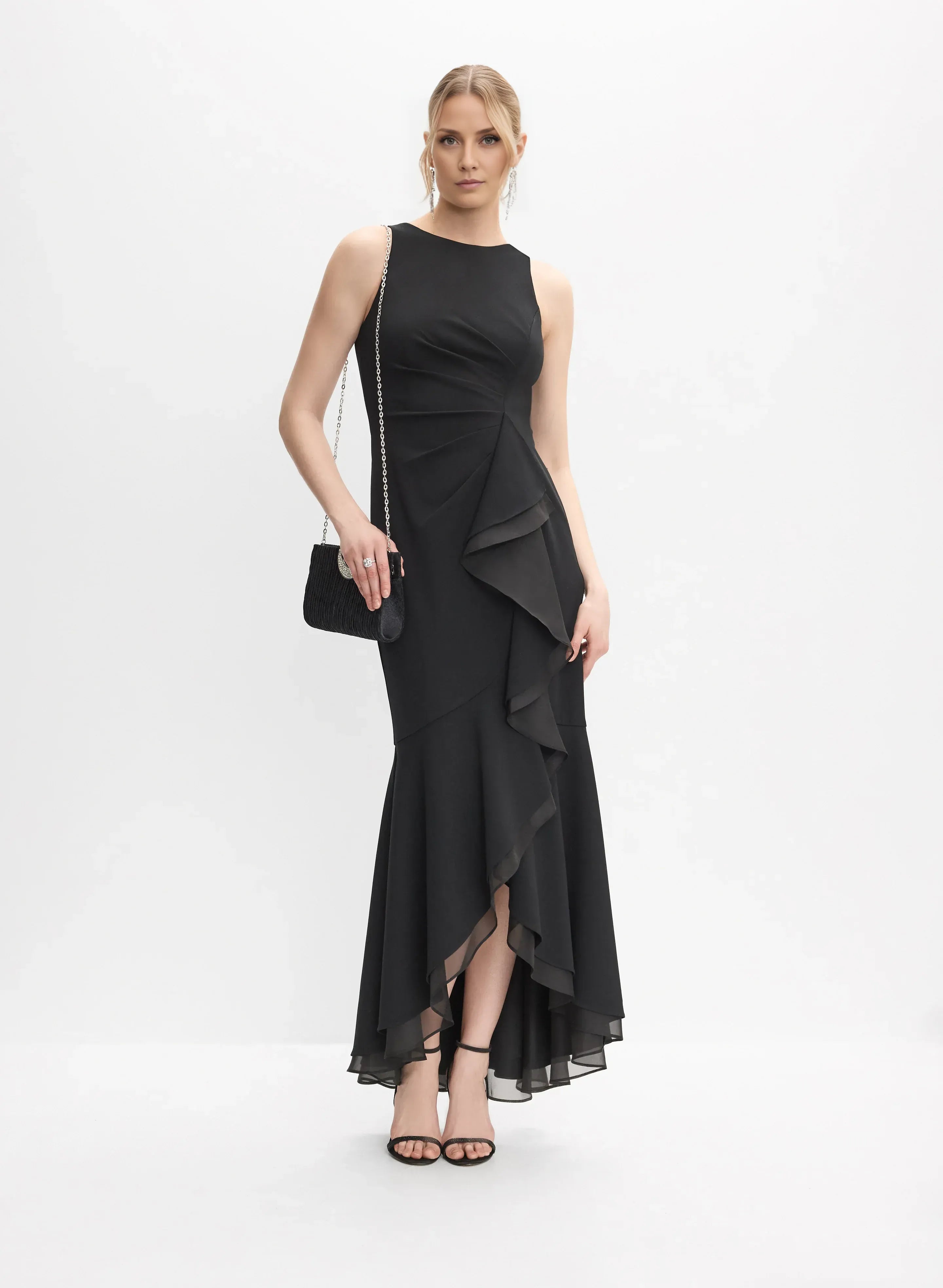 Modern Fitted Boat-Neck Sleeveless Keyhole Back Floor-Length Prom Dress